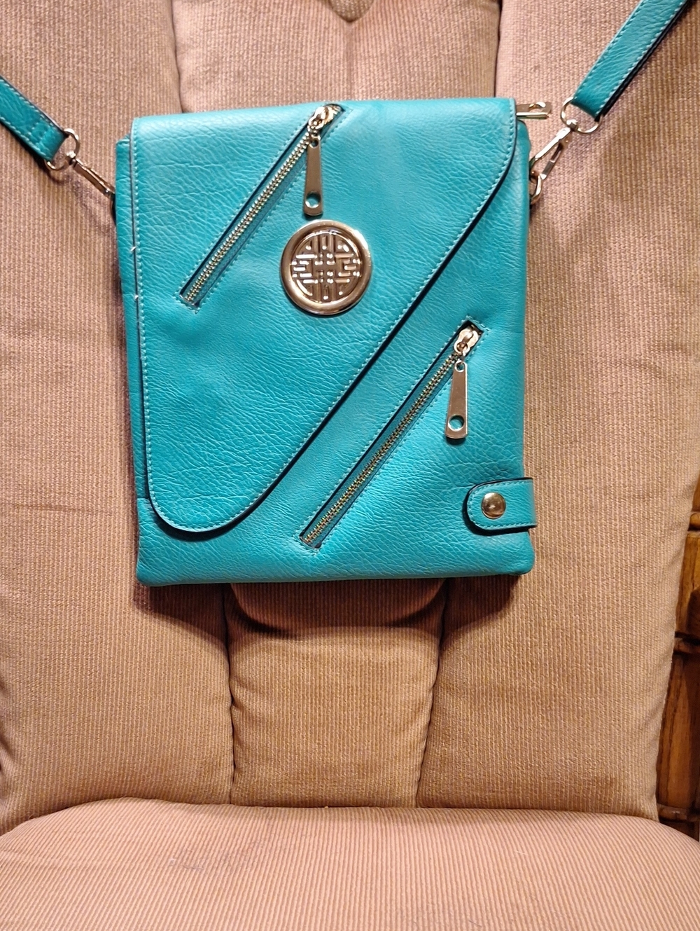 Turquoise Crossbody Phone Bag with Gold Accent